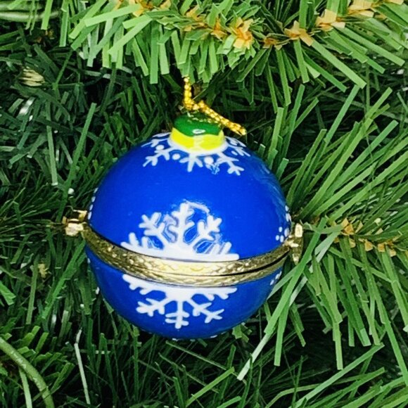 Snowflake Blue Ball Porcelain Hinged Surprise Trinket Box Christmas Ornament - Picture 3 of 5